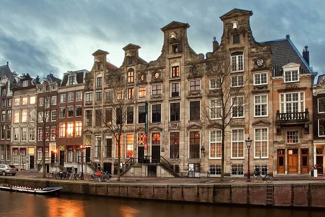 Art Zoo Museum Amsterdam Tickets - Art Zoo Museum’s canal-house setting: where the magic starts