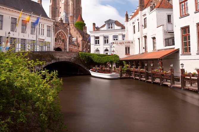 Belgium Bruges Private Day Tour from Amsterdam - Chocolate street and Belgian beer tasting: the fun, edible parts