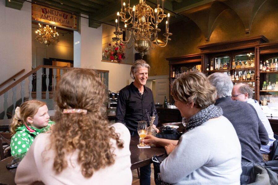 Boutique Dutch Food & History Tour with up to 8 guests only - Key things you’ll notice right away
