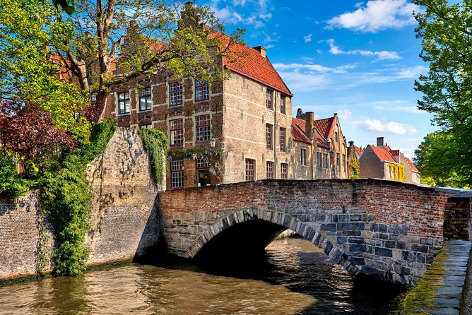 Bruges Day Trip from Amsterdam - Getting audio right: radio guides and small-language issues