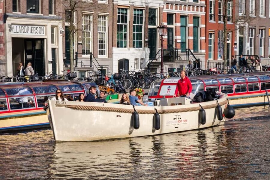 Cheese & Drinks Guided Amsterdam Boat Tour, All Inclusive - Who This Tour Suits Best