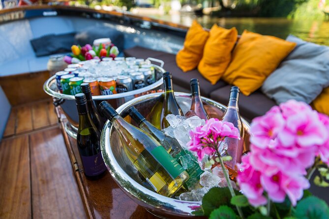 Classic Salonboat Tour in Amsterdam Including Cheese and Wine - Anne Frank-area views without the museum sprint
