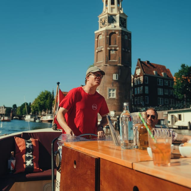 COZY AND FUN CANAL TOUR: A UNIQUE JOURNEY THROUGH AMSTERDAM - Why an electric canal boat changes Amsterdam
