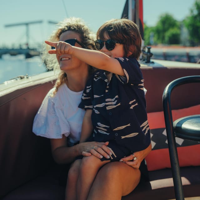 COZY AND FUN CANAL TOUR: A UNIQUE JOURNEY THROUGH AMSTERDAM - Optional drinks: when it’s worth adding
