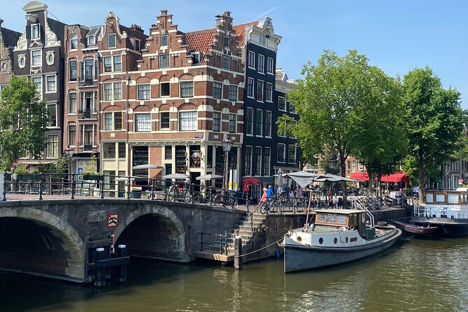 CULTURE with bite, culinary city tour - Torensluis: coffee, cheese, chocolates, and architectural clues
