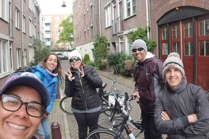Daily group bike tour in Spanish. - Stop 2: Anne Frank House area, with context at the facade