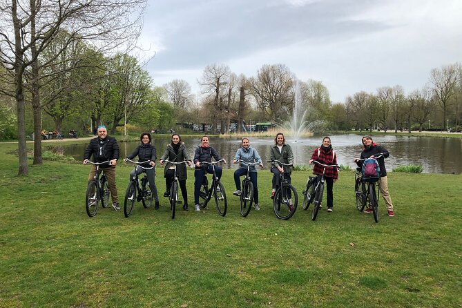 Daily group bike tour in Spanish. - Stop 3: Oud West and the easy transition into trendy Amsterdam