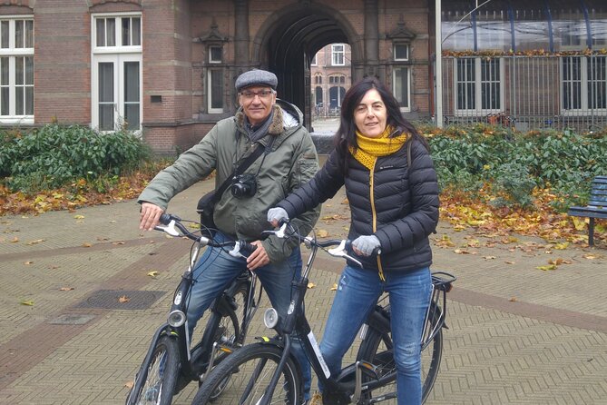 Daily group bike tour in Spanish. - Stop 5: Proeflokaal ’t Blauwe Theehuis for a mid-tour reset