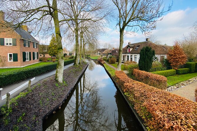 Day Tour Giethoorn, Afsluitdijk and Zaanse Schans with Boat Cruise - Giethoorn: the Venice-of-the-Netherlands canal cruise, plus real free time