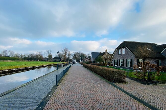 Day Tour Giethoorn, Afsluitdijk and Zaanse Schans with Boat Cruise - Who should book this day trip (and who might not love it)