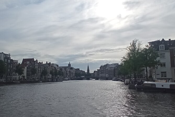 Discover the City Centre of Amsterdam - Halvemaansbrug and Staalmeestersbrug: Amstel views and dancing houses
