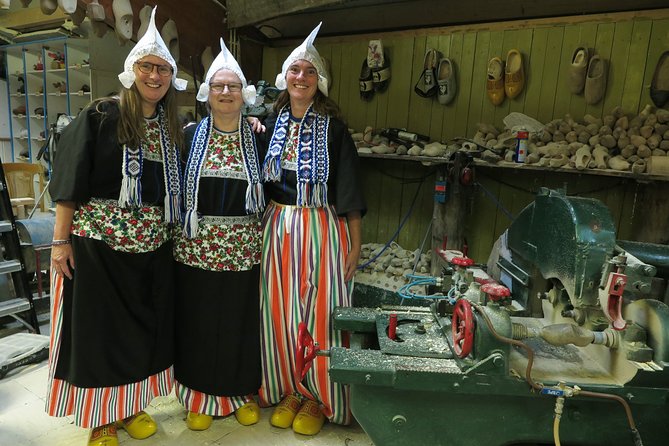 Dutch Experience in Volendam with Traditional Outfits - How long should you plan for?