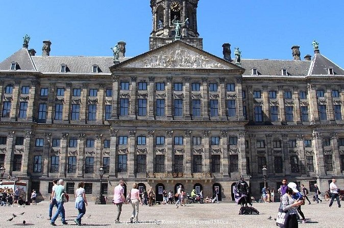 Dutch Golden Age: Private Tour of Amsterdam & Rembrandt's House - Dam Square and Damstraat: royal landmarks in plain sight