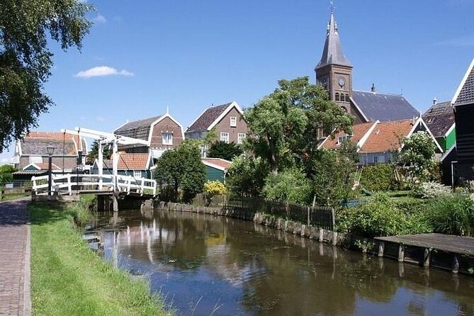E-Bike PRIVATE tour Countryside of Amsterdam Volendam Marken - Remco’s Cruijff storytelling: the details that make it click
