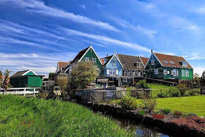 E-Bike PRIVATE tour Countryside of Amsterdam Volendam Marken - Volendam: a fast taste of a classic fishing village
