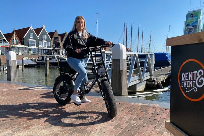 E-fatbike rental Volendam - Countryside of Amsterdam - Marken: canals, wooden façades, and the dike ride that shapes the town