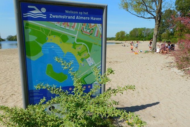 e-Scavenger hunt Almere: Explore the city at your own pace - Taking breaks, eating well, and staying together