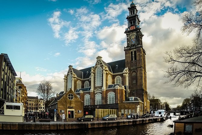 e-Scavenger hunt Amsterdam: Explore the city at your own pace - How the smartphone city trail actually works (and what you should prep)