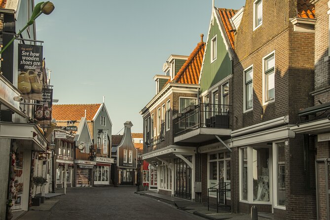 e-Scavenger hunt Volendam: Explore the city at your own pace - Wooden Shoe Factory and the Maze-style diversion you’ll actually remember