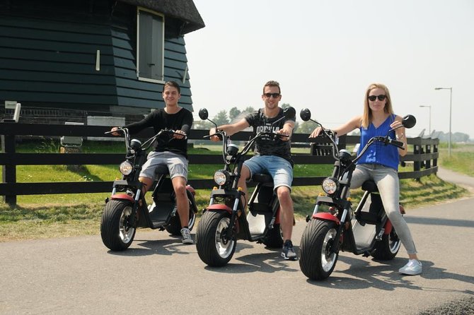 E-scooter rental Volendam - Countryside of Amsterdam - The dikes and the Gouwzee: the countryside lesson you can ride on