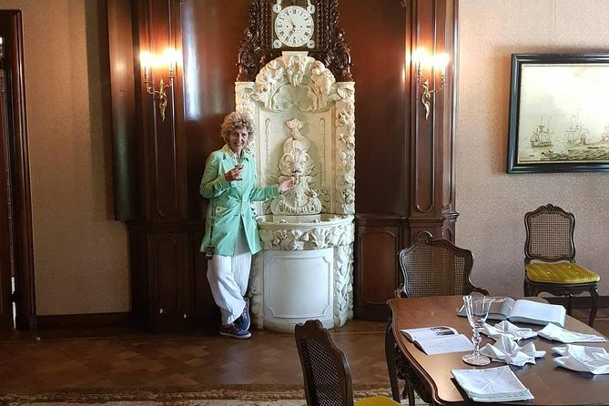 Elisabeth's Tailor made tours and services in Amsterdam and the Netherlands. - Nieuwer-Amstel’s former town hall: antiques, markets, and design shops