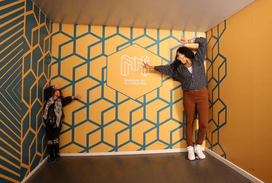 Entry ticket to Museum of Illusions Amsterdam - Photo-ready illusions where staff actually help you