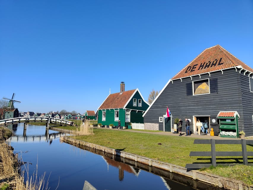 Excursion from Amsterdam to the windmills of Zaanse Schans - Your guide in Portuguese: pacing, Q&A, and practical local guidance