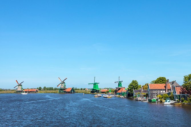 Excursion to the mills of Zaanse Schans - Group size and Spanish guide: what it feels like on the ground