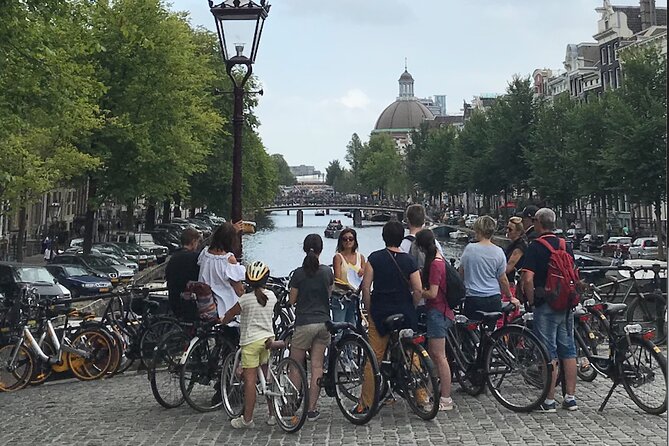 Explore Amsterdam by Bike in the Company of a French Local Guide - Vondelpark and Negen Straatjes: a breather plus shopping lanes