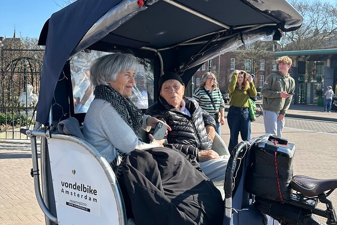 Explore Amsterdam in 75 Minutes – Pedicab Rickshaw City tour - Magere Brug: the Skinny Bridge moment over the Amstel