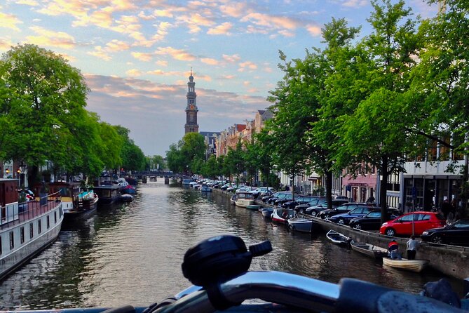 Explore hidden streets with friends - Westerkerk and Rembrandt: merchants’ power and a famous burial