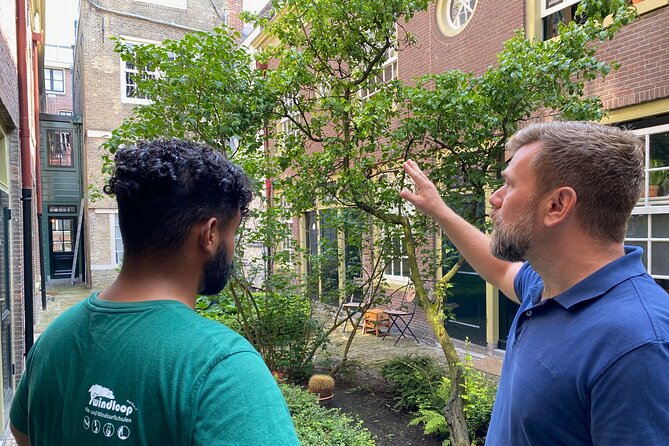 Explore hidden streets with friends - Private Tour - What you can expect on the ground: pacing, English, and tickets