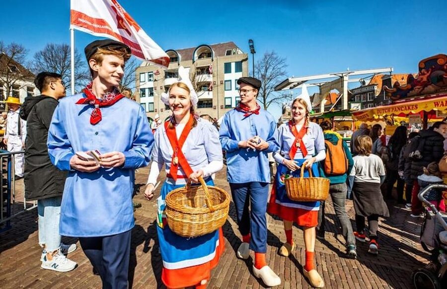 From Amsterdam; Alkmaar Cheese market & Zaanse Schans - The guide role: why “explained” beats “just tickets”