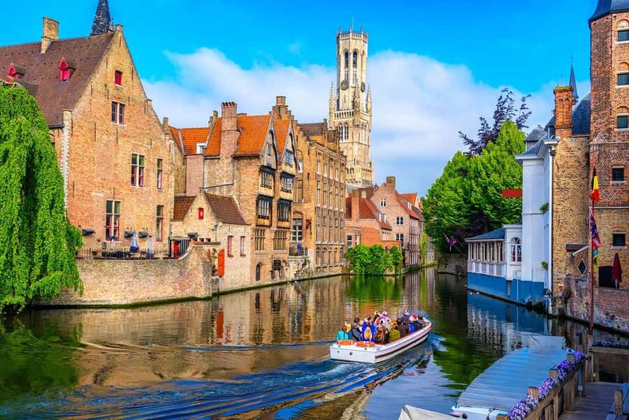 From Amsterdam: Bruges Day Tour in Spanish or English - Why Bruges Works So Well From Amsterdam