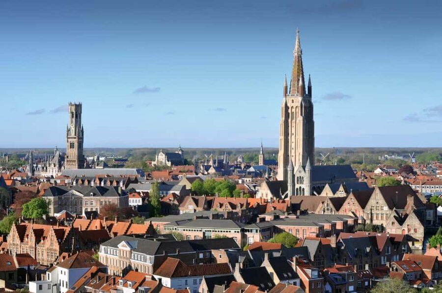 From Amsterdam: Bruges Day Tour in Spanish or English - Arrival in Bruges: The Quick First Look That Saves You Later