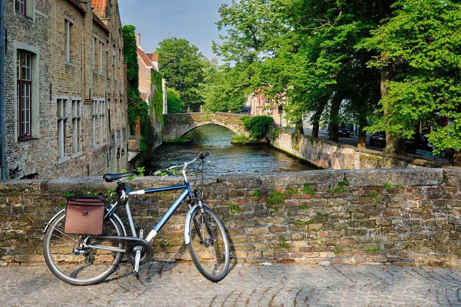 From Amsterdam: Bruges Day Tour in Spanish or English - Free Time Strategy: Chocolate, Beer, Shopping, and Lunch You Choose