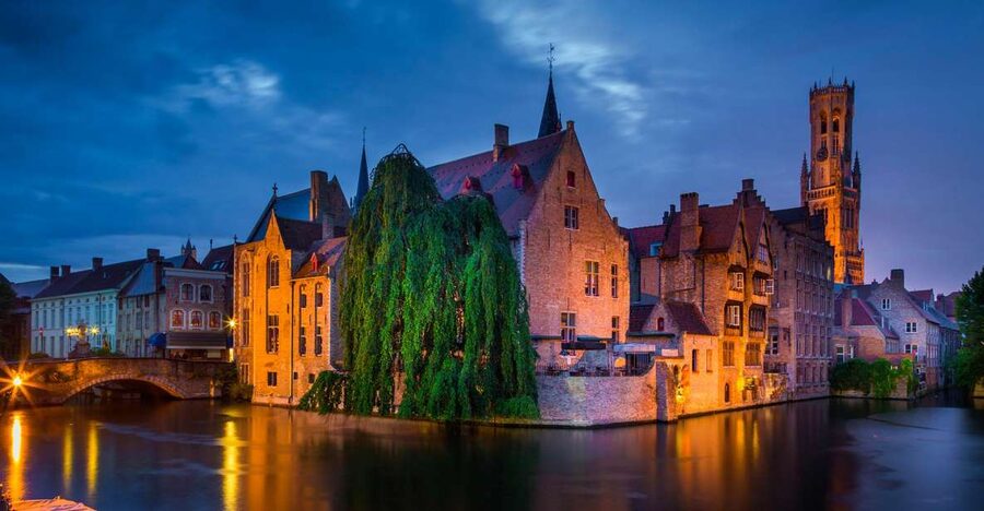 From Amsterdam: Bruges Day Trip in English with Boat Option - From Amsterdam to Bruges: the coach ride that makes it doable