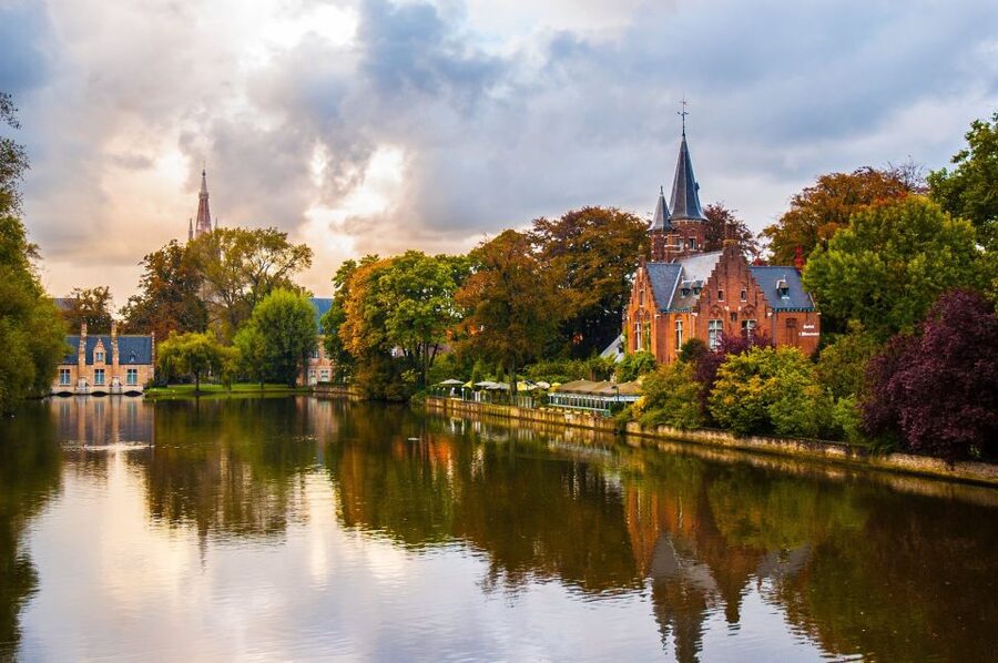 From Amsterdam: Bruges Day Trip in English with Boat Option - Should you book the Bruges day trip from Amsterdam?