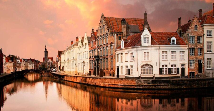 From Amsterdam: Bruges Day Trip in Spanish with Boat Option - A Whole Day for Bruges: What the 12 Hours Really Feels Like