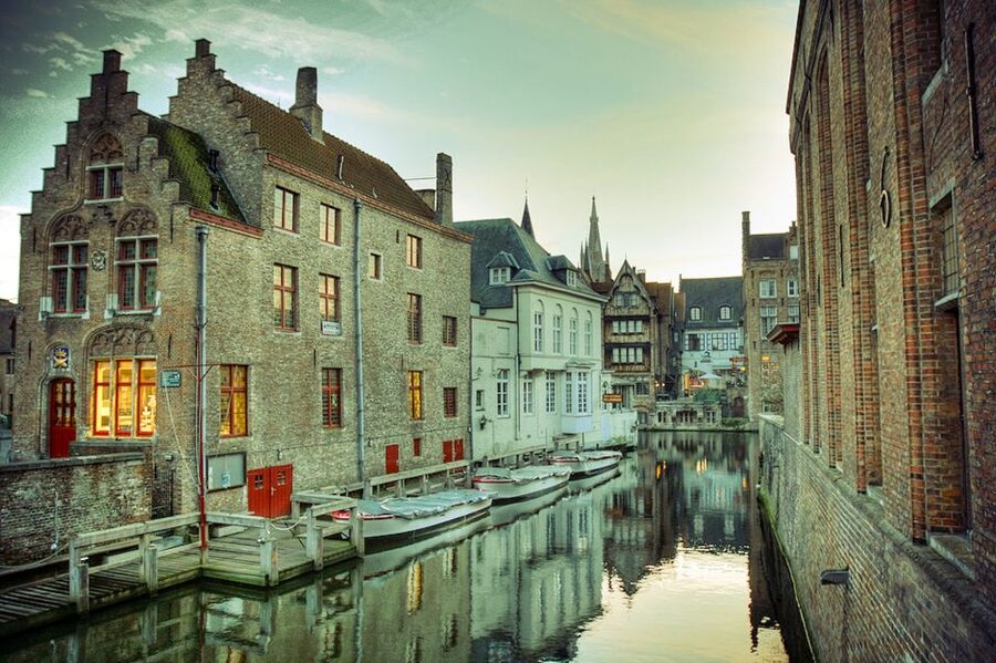 From Amsterdam: Day Trip to Bruges in Spanish or English - The Amsterdam to Bruges bus ride: comfortable enough, but plan smart