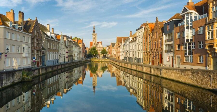 From Amsterdam: Day Trip to Bruges in Spanish or English - Markt Square, Belfry, and Town Hall: the photo zone you actually learn
