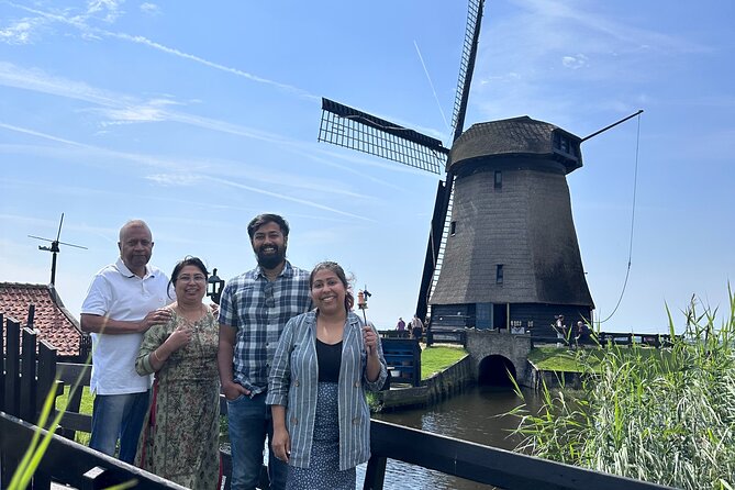 From Amsterdam: Giethoorn Day Trip with Canal & Village Tour - Giethoorn Village by Canal Boat: The Main Event