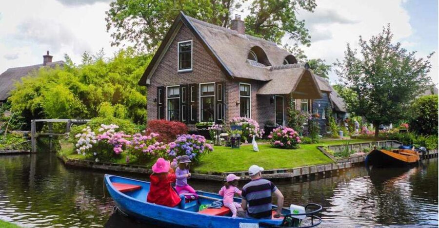 From Amsterdam: Giethoorn Guided Day Trip with Canal Cruise - From Amsterdam by Coach: stroopwafel, routes, and real context