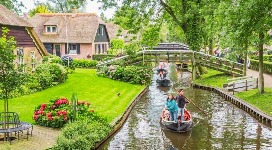 From Amsterdam: Giethoorn Guided Day Trip with Canal Cruise - Giethoorn on Foot: car-free charm, bridges, and thatched-roof details