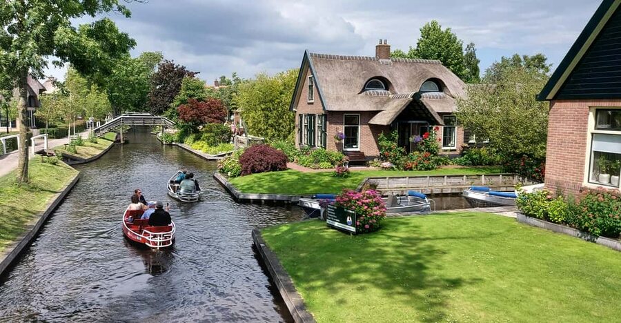 From Amsterdam: Giethoorn Small Group Tour with Boat Ride - Why Giethoorn Feels Different From Other Dutch Day Trips