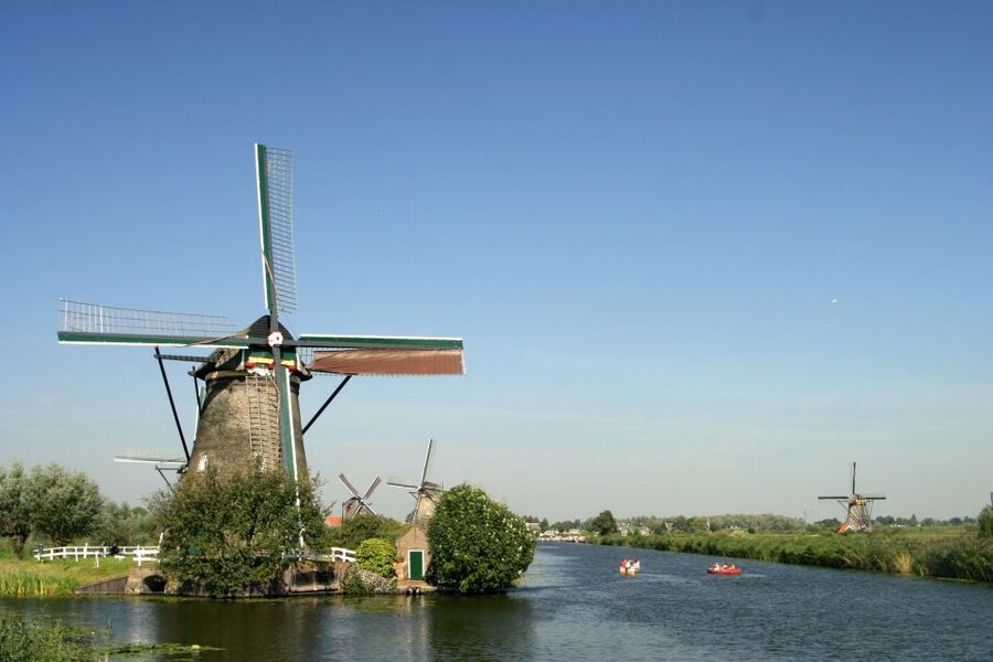 From Amsterdam: Private Day Trip to the Dutch Castles - Why Muiden and De Haar fit together so well