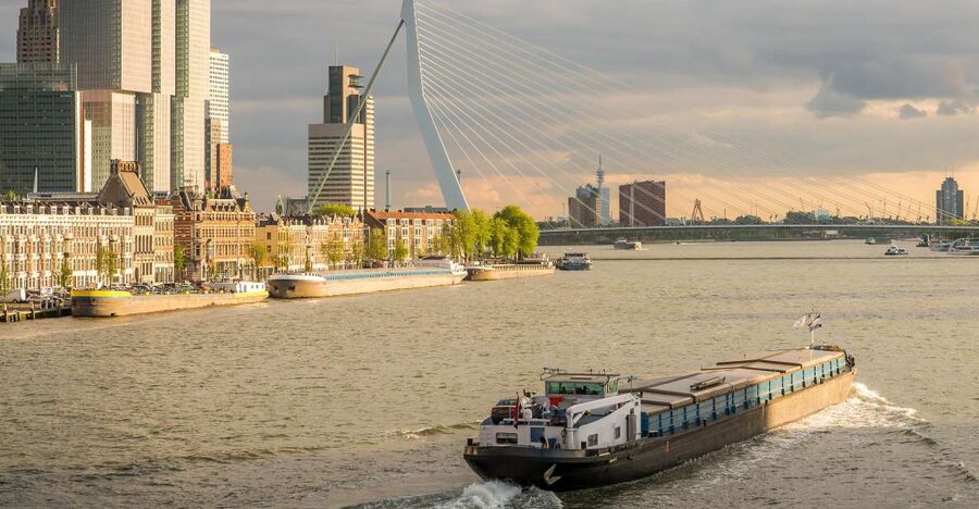 From Amsterdam: Rotterdam and The Hague Tour in Spanish - The Hague’s Binnenhof Complex: Where Dutch Power Is Put on Display
