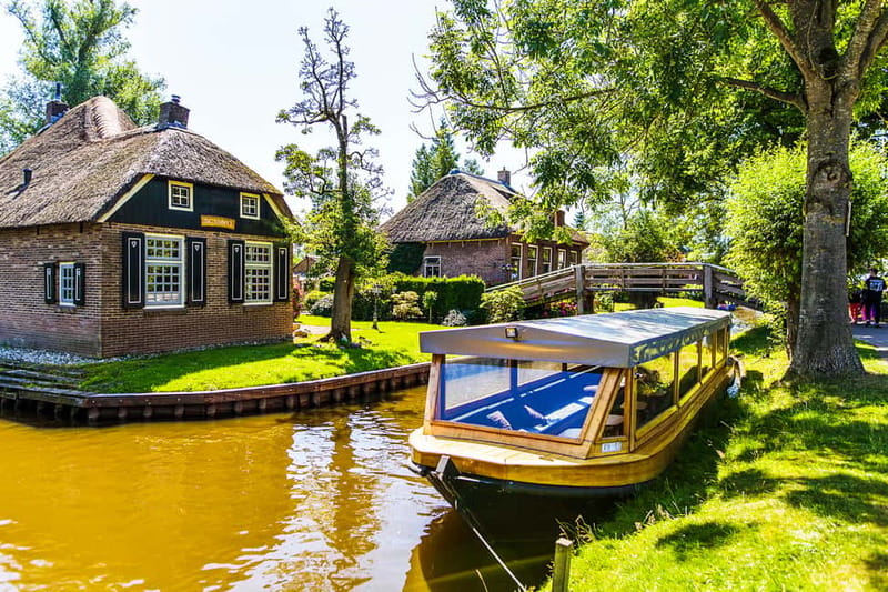 From Amsterdam: Ultimate Giethoorn Experience with Boat Tour - Key highlights at a glance