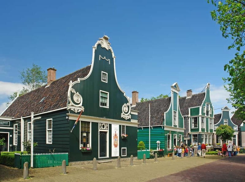 From Amsterdam: Volendam and Zaanse Schans Tour with Cheese - From Amsterdam Central to the Dutch countryside fast