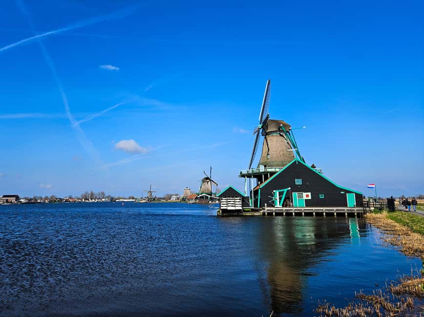 From Amsterdam: Volendam and Zaanse Schans Tour with Cheese - The clog-making stop: craftsmanship you can actually watch